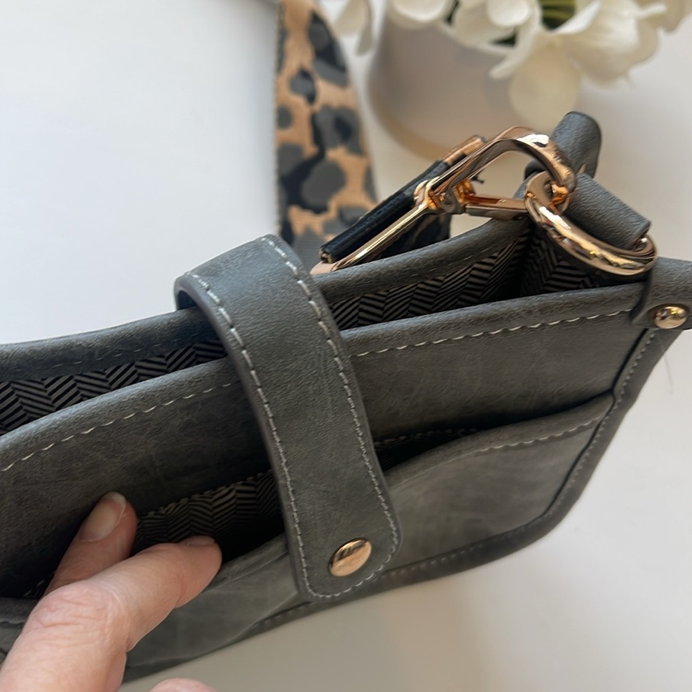 Threaded Pear Grey Crossbody - Picture 5 of 5